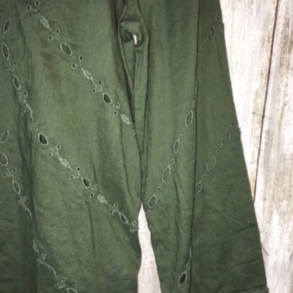 Gap Green Eyelet Blouse - Picture 2 of 4